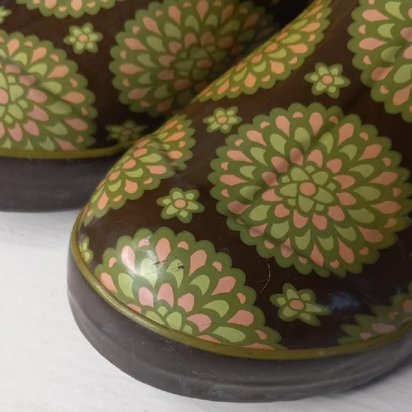 Floral Patterned Rain Boots - Picture 2 of 10